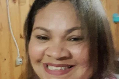 Mãe de dois filhos e avó, Luciana Leonardo Batista é lembrada pela família como uma mulher trabalhadora e de "coração imenso". No último sábado (2), ela foi morta a facadas pelo ex-companheiro, em Três Coroas, no Vale do Paranhana, aos 49 anos.<!-- NICAID(15535354) -->