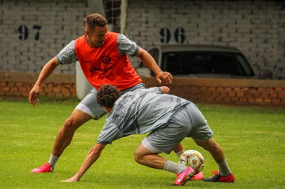 Lateral-esquerdo Bruno Ré na pré-temporada do Caxias<!-- NICAID(14715689) -->