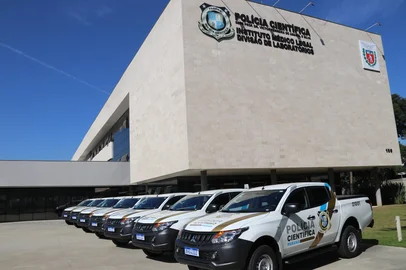 Polícia cientifica<!-- NICAID(16076367) -->