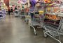 Supermercados têm correria em busca de água mineral e lojas limitam vendas por cliente