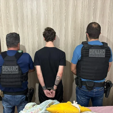 Ex-presidente de associação de universitários da Serra, suspeito de desviar mais de R$ 700 mil, é preso no ParanáHiago Michael Polese, 21 anos, foi localizado na casa do advogado dele, em Maringá. Fraude veio à tona após fiscalização de rotina realizada pelo gestor de parcerias da prefeitura de Nova Petrópolis<!-- NICAID(16128998) -->