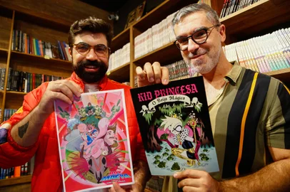 Porto Alegre, RS, Brasil - Publicações de HQs gauchas com protagonistas LGBTQIA+ buscam financiamento com crowdfunding. Na foto, Christian Gonzatti (e) e Adri A. (D). Fotos Jonathan Heckler / Agencia RBS<!-- NICAID(15413600) -->
