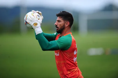 Porthus Junior / Agencia RBS CAXIAS DO SUL, RS, BRASIL, 21/01/2019. Treino do Juventude no CT. O Ju se prepara para a estreia no Campeonato Gaúcho 2020 (Gauchão 2020). Na foto, goleiro Marcelo Carné. (Porthus Junior/Agência RBS)<!-- NICAID(14394178) -->