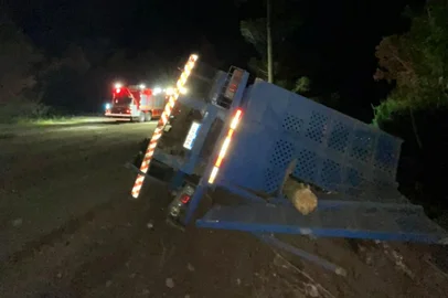 Enteada e madrasta morrem em acidente de trânsito na BR-116, em Vacaria<!-- NICAID(16154142) -->