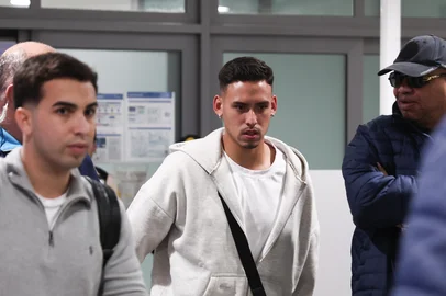 PORTO ALEGRE, RS, BRASIL, 19-08-2025: Reforço tricolor. Chegada do novo volante do grêmio, Erik Noriega. Foto: Jonathan Heckler/Agência RBS<!-- NICAID(16104925) -->