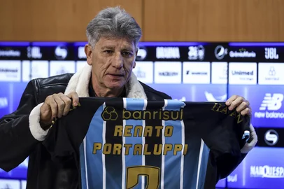 PORTO ALEGRE, RS, BRASIL, 17-09-2026: Apresentação oficial de Renato Portaluppi como novo técnico do Grêmio. Foto: Bruno Todeschini/Grupo RBS<!-- NICAID(16368354) -->