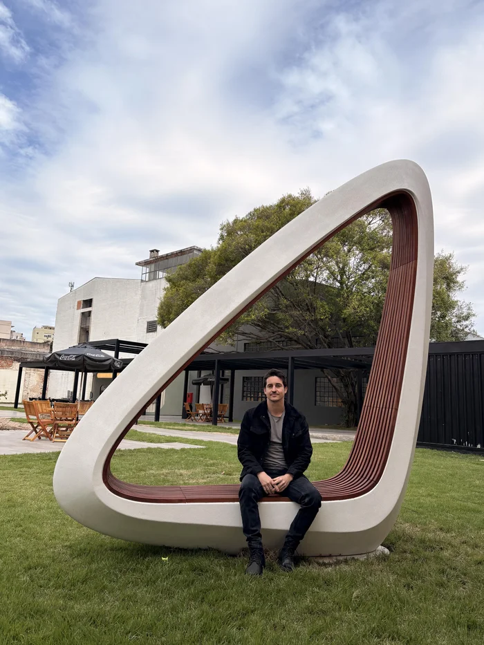 Designer gaúcho multipremiado doa 