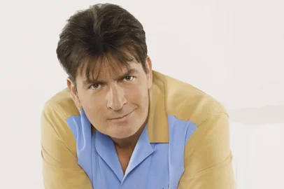 Ator Charlie Sheen na sétima temporada de Two and a Half Men.<!-- NICAID(6838418) -->