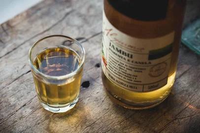 cachaça, porta-copos, destemperados, bebida, destilado<!-- NICAID(14888034) -->