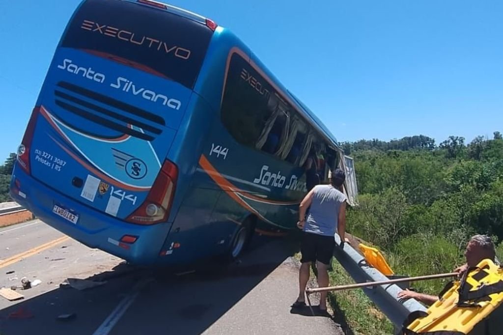 "Muitas v&iacute;timas ainda podem estar soterradas", diz chefe da PRF sobre acidente na BR-116, em Pelotas