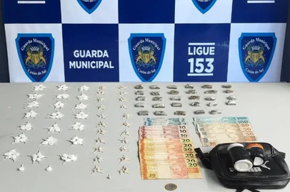 Homem é preso pela Guarda Municipal com mais de 240 porções de droga em Caxias do Sul <!-- NICAID(16005747) -->