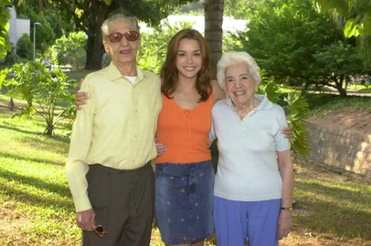 Dóris ( Regiane Alves), Flora ( Carmen Silva) e Leopoldo ( Oswaldo Louzada)<!-- NICAID(15441019) -->