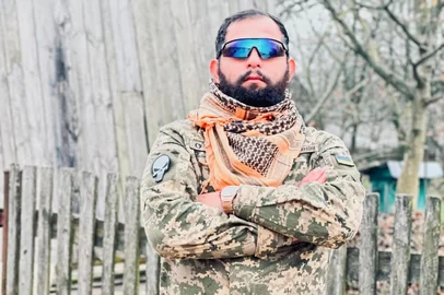Um soldado maranhense que atua como voluntário na guerra entre Ucrânia e Rússia teve parte da perna esquerda amputada após pisar em uma mina-borboleta durante uma missão. Ferido, Rafael Paixão, de 26 anos, natural de Imperatriz, precisou se arrastar por cerca de nove quilômetros até conseguir socorro.<!-- NICAID(16072389) -->