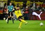 Borussia Dortmund vence lanterna St Pauli com gol de pênalti nos acréscimos