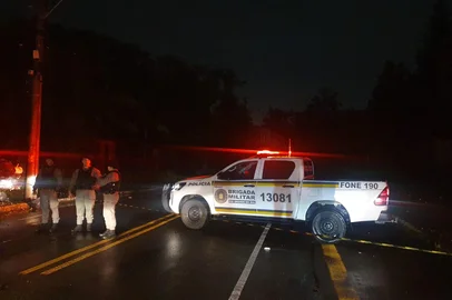 SAPUCAIA DO SUL, RS - Um homem morreu ao ter o carro que dirigia atingido por uma árvore em Sapucaia do Sul, na Região Metropolitana.<!-- NICAID(16063734) -->