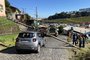 Caminhão arrasta fios, derruba postes e veículo é atingido no bairro Fátima, em Caxias do Sul<!-- NICAID(15089982) -->