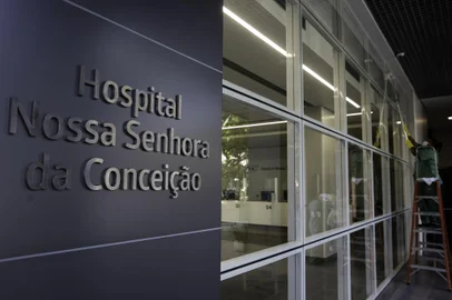Porto Alegre, RS, Brasil, 08-12-2022: Hospitais Conceição e Criança Conceição inauguram amanhã (09) uma nova recepção para pacientes, acompanhantes e público geral. O espaço conta com 600 metros quadrados, contemplando acesso de funcionários e áreas de apoio dos serviços de recepção. Foto: Mateus Bruxel / Agência RBSIndexador: Mateus Bruxel<!-- NICAID(15289262) -->