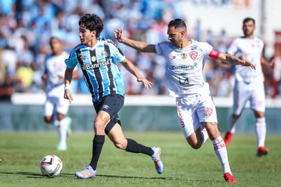 Gremio x Sao LuizRS - FUTEBOL/CAMPEONATO GAUCHO 2023 /GREMIO X SAO LUIZ - ESPORTES - Lance da partida entre Gremio e Sao Luiz disputada na tarde deste sabado, no Estádio 19 de outubro, em Ijuí, valida pelo Campeonato Gaucho 2023. FOTO: Lucas Uebel/Grêmio FBPA/DivulgaçãoEditoria: SPOLocal: IjuiIndexador: Lucas UebelSecao: futebolFonte: Gremio.netFotógrafo: Gremio x Sao Luiz<!-- NICAID(15353981) -->