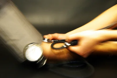 Esfignomanômetro, aparelho para verificar a pressão<!-- NICAID(2625747) -->