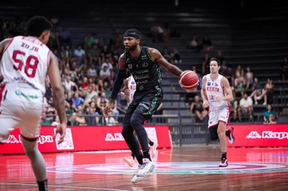 Jeremy Hollowell, basquete, NBB, União Corinthians
