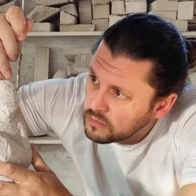 Artista caxiense Leo Mathias faleceu nesta quarta-feira (23/7), aos 46 anos.<!-- NICAID(16086494) -->