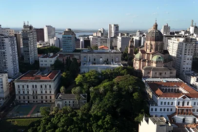 Porto Alegre, RS, Brasil - Uma visão da capital a partir de terraços (Rooftops). Na imagem vista do Terraço do Palácio Piratini.<!-- NICAID(15999567) -->