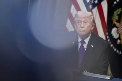US President Donald Trump participates in a Roundtable on Ratepayer Protection PledgeUS President Donald Trump looks on during a roundtable on Ratepayer Protection Pledge in the Indian Treaty Room at the Eisenhower Executive Office Building on the White House campus in Washington, DC, on March 4, 2026. (Photo by ANDREW CABALLERO-REYNOLDS / AFP)Editoria: POLLocal: WashingtonIndexador: ANDREW CABALLERO-REYNOLDSSecao: economy (general)Fonte: AFPFotógrafo: STF<!-- NICAID(16239216) -->