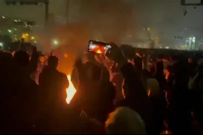 Protesto no Irã<!-- NICAID(16201824) -->