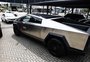 Cybertruck da Tesla, empresa de Elon Musk, vira atração em revenda de Gravataí: "Parece um tanque de guerra"