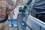 Polícia Militar quebra vidro de carro para resgatar cachorra em SC