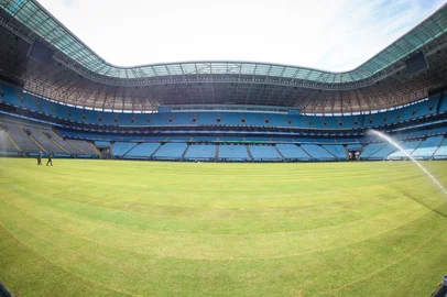 Lucas Uebel / Grêmio/Divulgação RS - FUTEBOL/GREMIO - ESPORTES - Gremio realiza colocao do novo gramado da Arena do Gremio para posterior aplicao do novo. FOTO: LUCAS UEBEL/GREMIO FBPA<!-- NICAID(16187329) -->