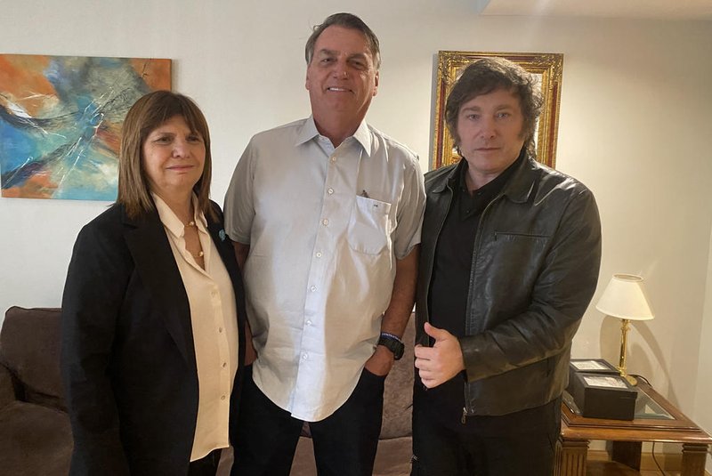 Diana Mondino, Jair Bolsonaro e Javier Milei.<!-- NICAID(15621106) -->