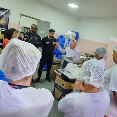Mulheres apenadas no Presídio Regional de Caxias do Sul participaram de um projeto de ressocialização desenvolvido pela Superintendência dos Serviços Penitenciários (SUSEPE), foram produzidas 1,3 mil fraldas entregues ao Hospital Geral, nesta terça-feira (12). O projeto teve inicio em outubro, com objetivo de formar mão de obra para as pessoas privadas de liberdade e reintegração social.<!-- NICAID(15703106) -->