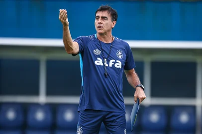 RS - FUTEBOL/ TREINO GREMIO 2025 - ESPORTES - Jogadores do Gremio realizam treino tÃ©cnico durante a manha desta terca-feira, no CT Luiz Carvalho, na preparaÃ§Ã£o para a partida valida pelo Copa do Brasil 2025. Na foto, Gustavo Quinteros. FOTO: LUCAS UEBEL/GREMIO FBPA<!-- NICAID(15993380) -->