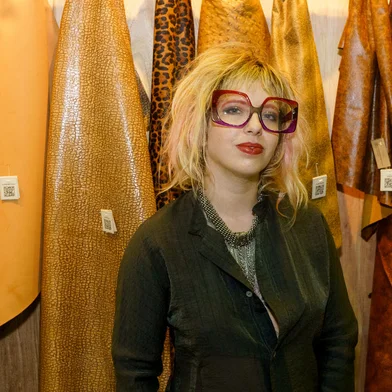 A caxiense Julia Webber é Designer Estratégica, especialista em Economia Circular e Sustentabilidade. Ela é a responsável pelo figurino do espetáculo comemorativo dos 10 anos do Coro Juvenil do Moinho/UCS (COJmo), que ocorre nos dias 28 e 29, às 20h, no Teatro Pedro Parenti, em Caxias do Sul.<!-- NICAID(15570867) -->