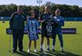 Jogadoras do Grêmio recebem homenagem