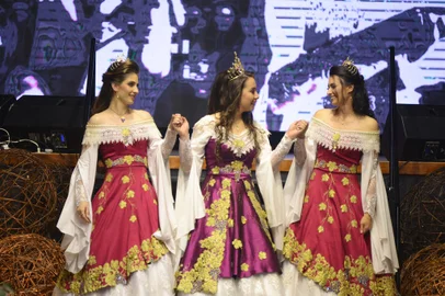 Soberanas da La Prima Vendemmia: Andréia Maria Rossetti, 21 anos, foi eleita La Più Bella Ragazza 2023. Ao lado dela, para divulgar o evento, estarão as princesas Flávia Pauletti, 23, e Laís Deon Sundstron, 19.<!-- NICAID(15509739) -->