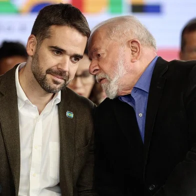 30/06/2023 - VIAMÃO, RS - Presidente da República, Luiz Inácio Lula da Silva, chega ao Rio Grande do Sul para a entrega de residências do projeto Minha Casa Minha Vida em Viamão, na Região Metropolitana. FOTO: Jefferson Botega, Agência RBS<!-- NICAID(15470717) -->