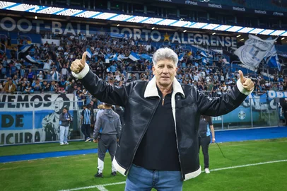 RS - FUTEBOL/ GREMIO 2026 - ESPORTES - Torcida do Gremio sauda o tecnico Renato Portaluppi na Arena do Gremio no retorno ao comando do clube para o restante da temporada 2026 FOTO: LUCAS UEBEL/GREMIO FBPA<!-- NICAID(16369073) -->