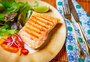 Salmão ou tilápia: qual o melhor peixe para quem está de dieta?