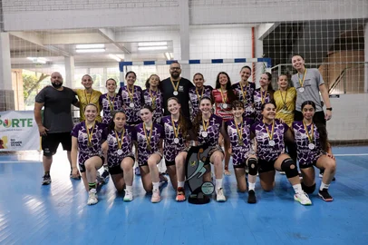 APAHAND/UCS conquista pódios no Campeonato Estadual de Handebol Feminino. Na foto, a categoria infantil, campeã.Indexador: Bguetter<!-- NICAID(16182932) -->