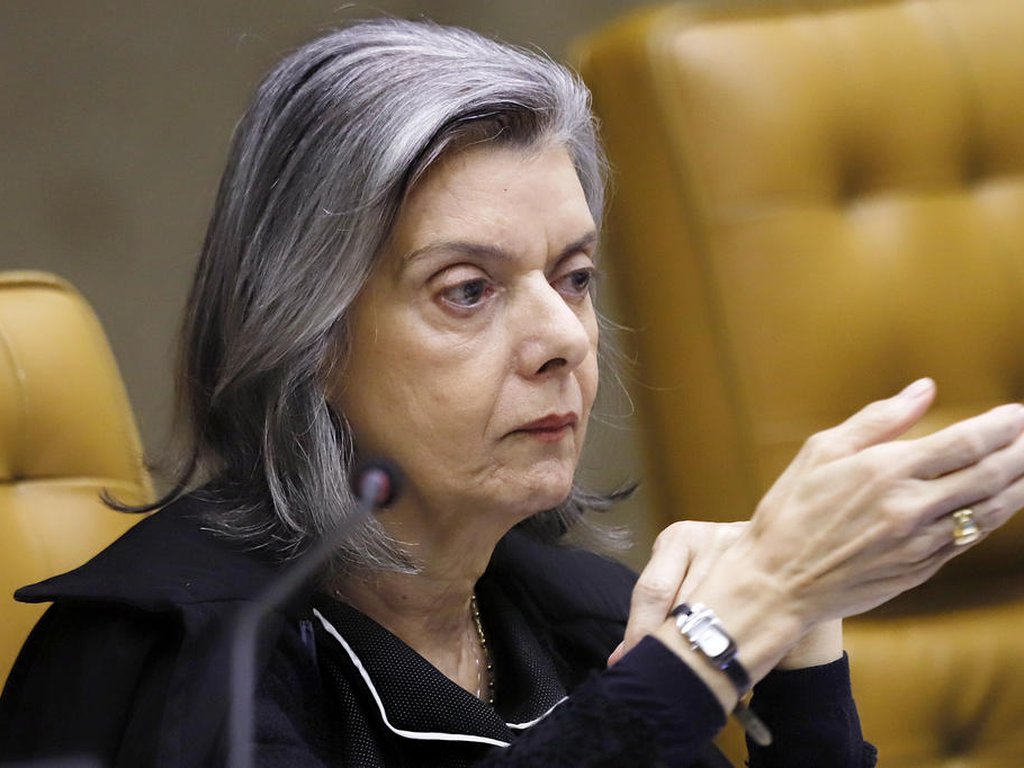 C&aacute;rmen L&uacute;cia &eacute; alvo de ataques de Roberto Jefferson | GZH