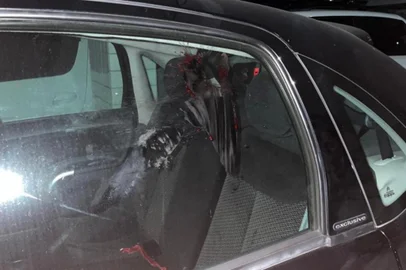 Carro manchado de sangue após assassinato de Felipe Alves Garcia, 29, morto a facadas dentro de um ginásio no bairro Partenon, na zona leste de Porto Alegre. Diego Luan Peixoto Gonçalves, o suposto autor, foi preso em flagrante. Crime ocorreu na madrugada de 21/06/2023<!-- NICAID(15463875) -->