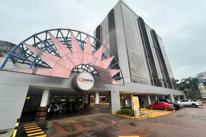 Lindóia Shopping<!-- NICAID(15559851) -->