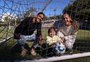 Casal de mães jogadoras do Inter expõe desafios da maternidade no futebol e projeta adoção: "Momento mais lindo do mundo"