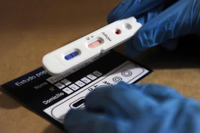 Testes rápidos de covid-19<!-- NICAID(14739591) -->