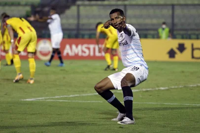 Brazil's Gremio Leo Chu celebrates after scoring against Venezuela's Aragua during the Copa Sudamericana football tournament group stage match at the UCV Olympic Stadium in Caracas, on May 20, 2021. (Photo by MANAURE QUINTERO / POOL / AFP)Editoria: SPOLocal: CaracasIndexador: MANAURE QUINTEROSecao: soccerFonte: POOLFotógrafo: STR<!-- NICAID(14789037) -->