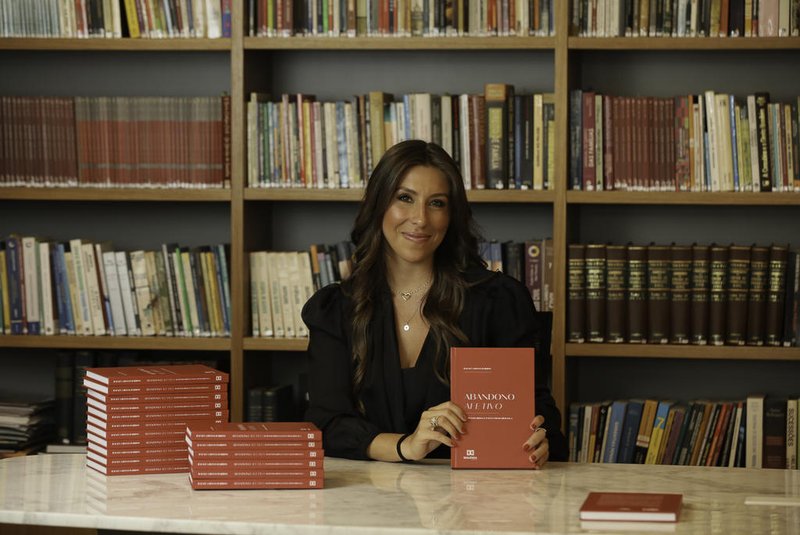 Advogada Rafaela Rojas Barros lança livro “Abandono Afetivo da Pessoa Idosa e Exclusão da Herança”.<!-- NICAID(15690527) -->