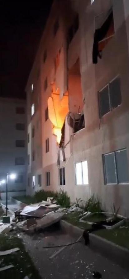 Moradores relatam que bombeiros n&atilde;o desligaram energia no pr&eacute;dio que teve explos&atilde;o ap&oacute;s vazamento de g&aacute;s