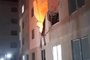 Incêndio no prédio que explodiu no Bairro Rubem Berta, em Porto Alegre. Fotos feitas pelo morador Gabryel Nunes. Mostram o incêndio no momento em que acontecia e as luzes do prédio acesas, mesmo após a explosão.<!-- NICAID(15645409) -->